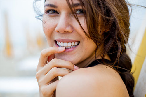 woman-with-white-teeth South Vancouver Teeth Whitening